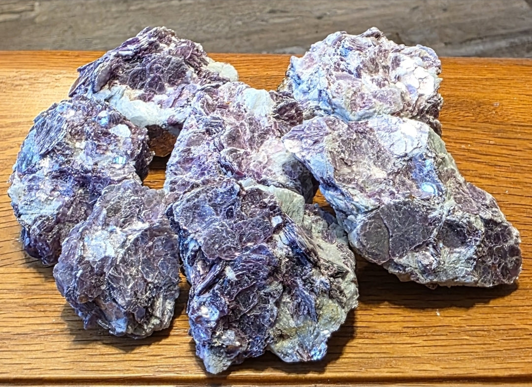 Purple Mica (Raw Lepidolite) – Calm, Emotional Balance & Gentle Transformation