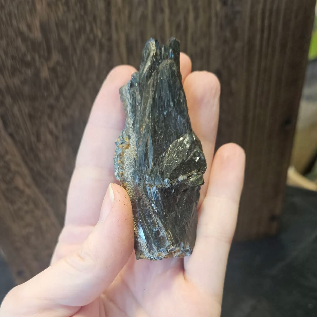 Vivianite raw specimen