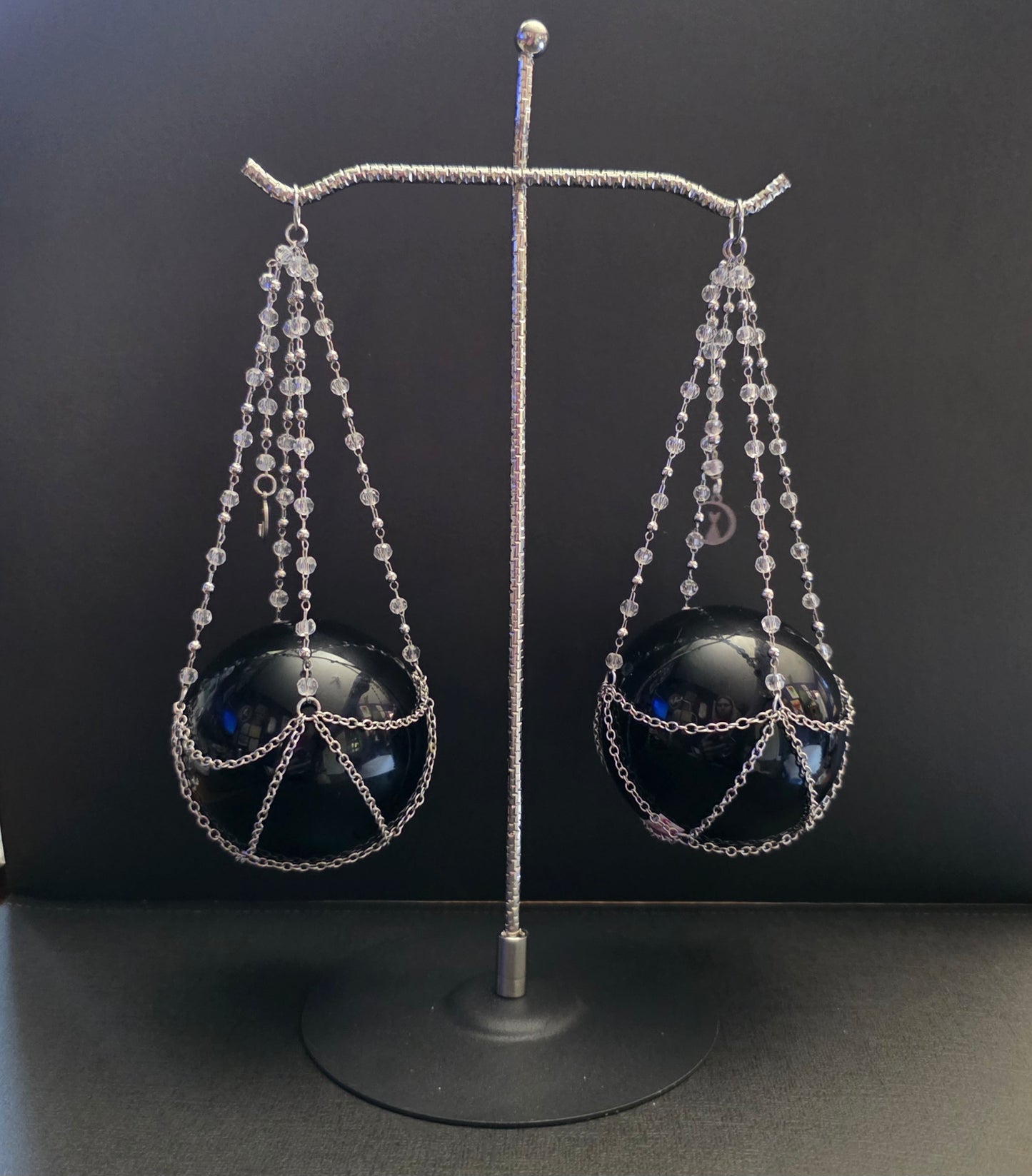 Scale Sphere Display Stand – Balance, Harmony & Elegant Crystal Décor