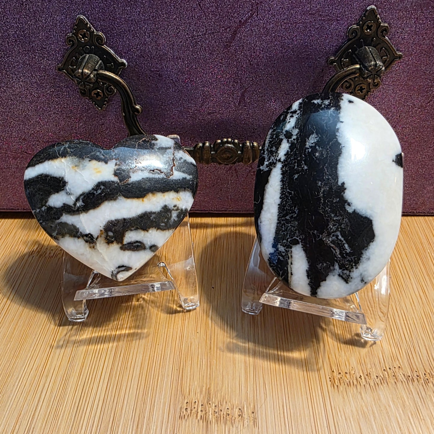 Zebra Stone heart and palm stone – Balance, Grounding & Yin-Yang Energy